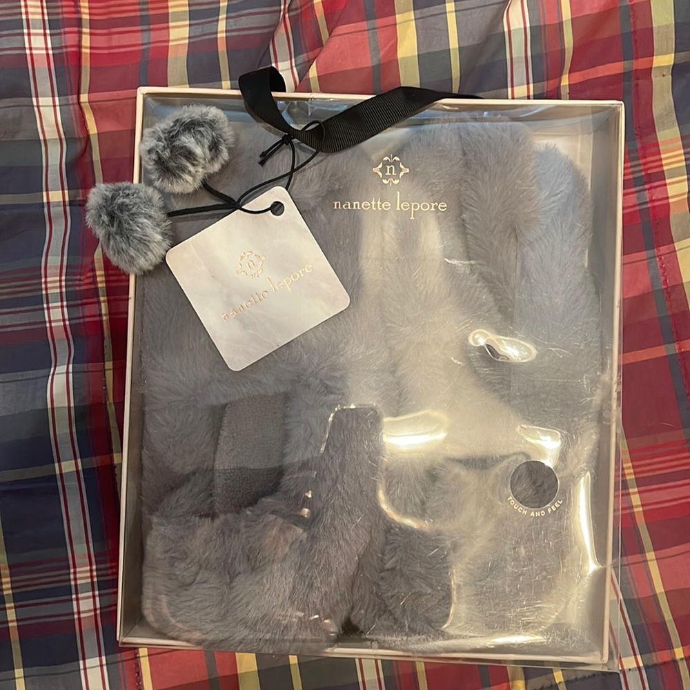 NWT Women’s nanette lepore Lavender infused Warming slippers Grey Fur One Size